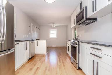 Main picture of 1109 E Martin St