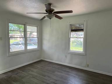 Main picture of 907 Carver St