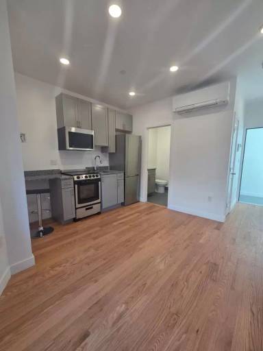 Main picture of 165 Hawthorne St