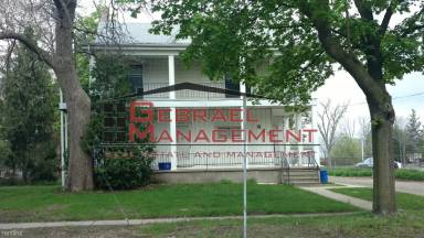 Main picture of 627 E 2nd St