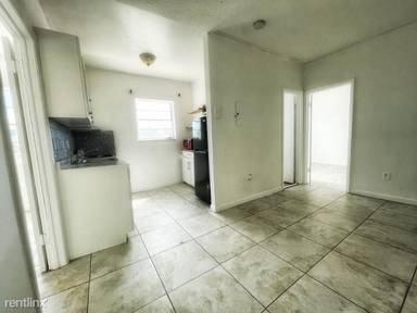 Main picture of 1043 NW 2nd St