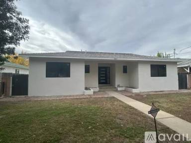 Main picture of 10819 Woodley Ave