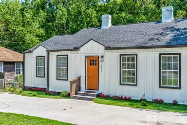 Main picture of 366 McArthur Dr NE