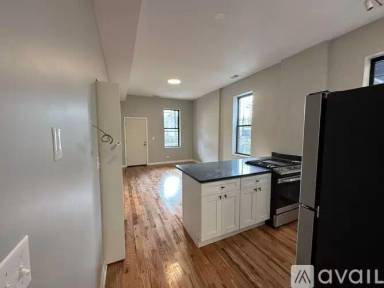 Main picture of 3515 N Sheffield Ave