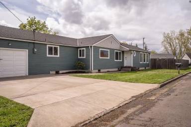 Main picture of 230 15th Ave SE