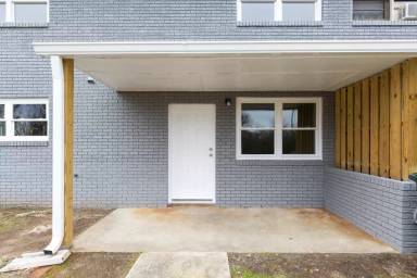 Main picture of 401 S Cherry St