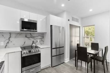 Main picture of 927 S Howard Ave