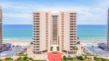 Main picture of Oceans Six Condo