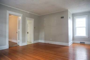 Main picture of 925 Goodhue Blvd