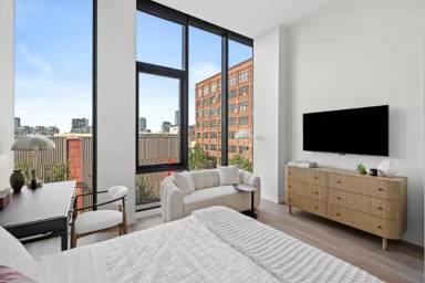 Main picture of 1057 W Van Buren St