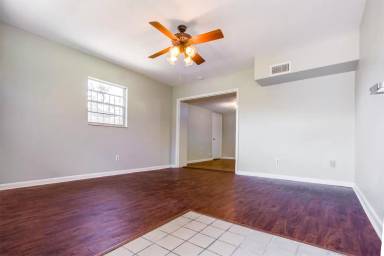 Main picture of 800-802 E Cayuga St