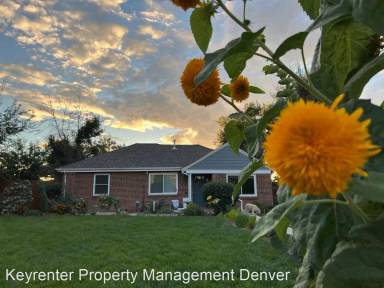 Main picture of 3031 Grape St