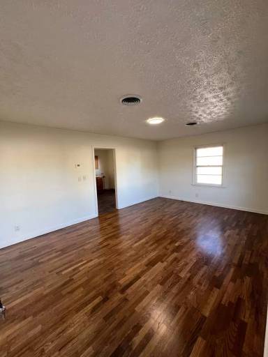 Main picture of 635 W 9th St