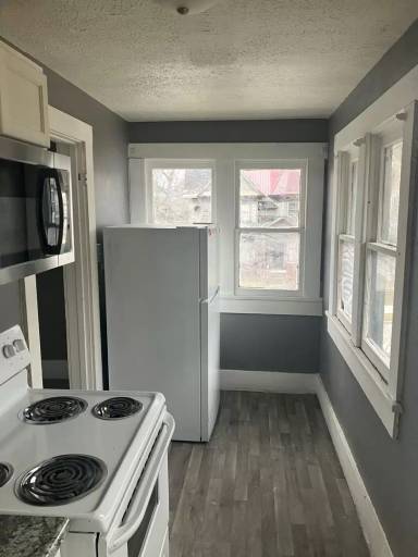 Main picture of 453 E Walnut St