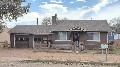 Main picture of 2717 E Monument St