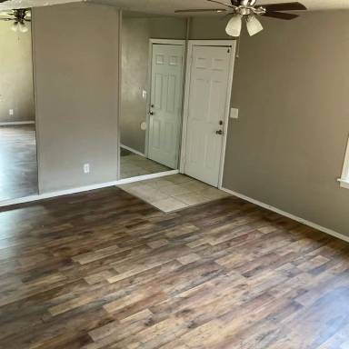 Main picture of 505 E Boeing Dr