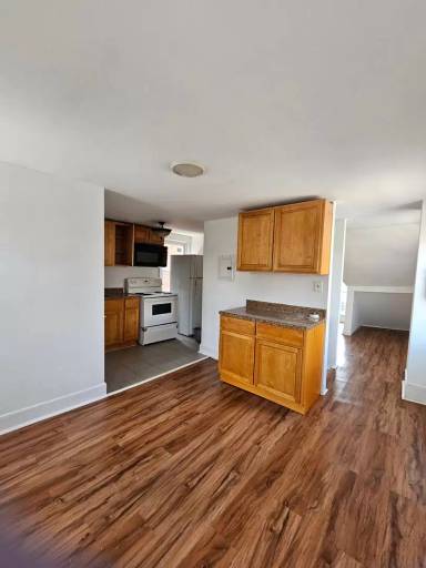 Main picture of 384 E High St