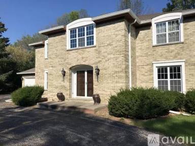 Main picture of 630 W Briar Ln