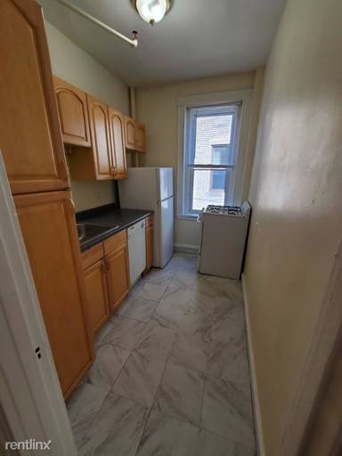 Main picture of 352 Riverway