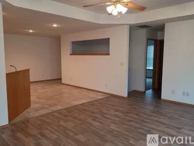 Main picture of 813 S Pinhook Dr