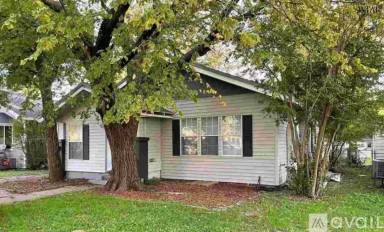Main picture of 1805 Collins Ave
