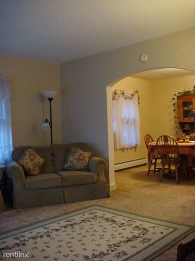 Main picture of 32 Tompkins St