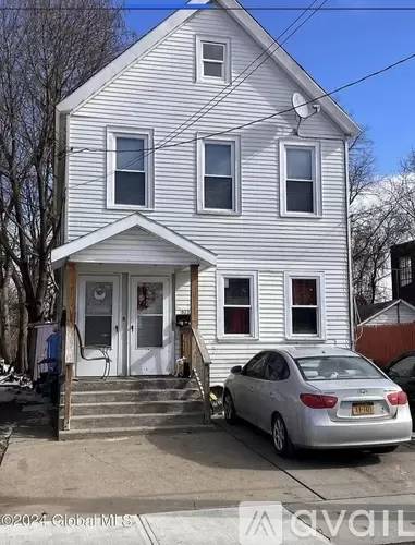 Main picture of 1023 Congress St