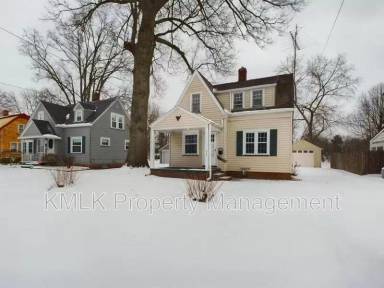 Main picture of 805 Willard Ave SE