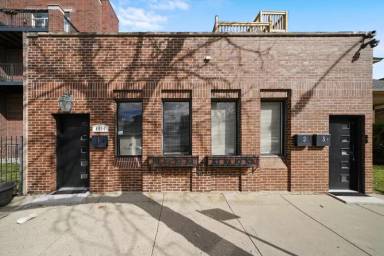 Main picture of 4854 W Addison St