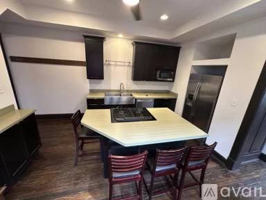 Main picture of 352 N Arsenal Ave