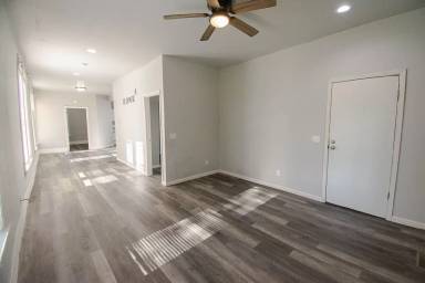 Main picture of 1516 E Hawthorne St