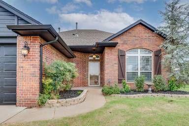 Main picture of 1046 Phils Way NW