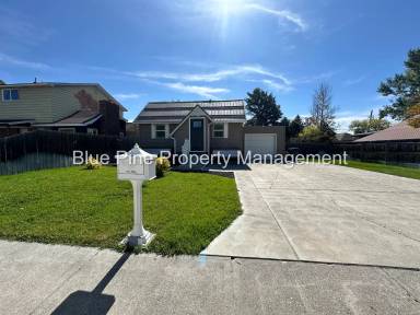 Main picture of 624 College St