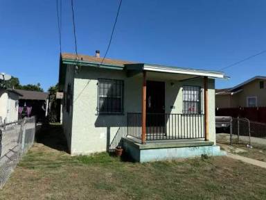 Main picture of 1423 E 60th St