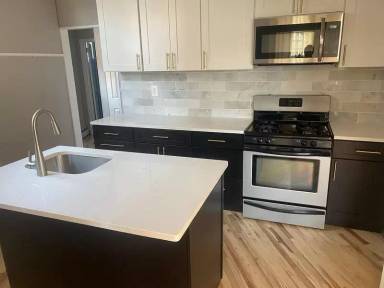 Main picture of 219 N Broadway