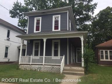 Main picture of 158 E 3rd St