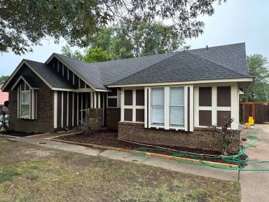 Main picture of 3903 Christine Gardens Rd W