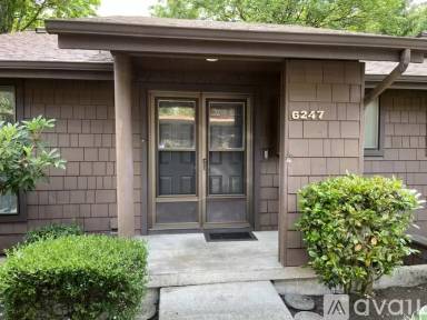 Main picture of 6247 S 153rd St
