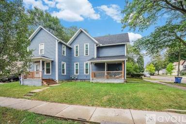 Main picture of 301 Spencer St NE