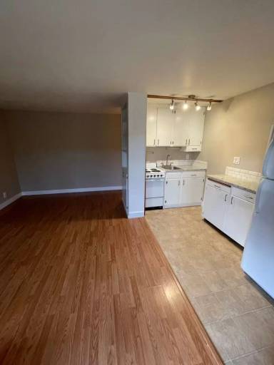 Main picture of 320 Valley St