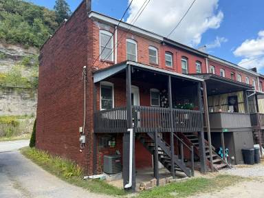 Main picture of 2212 Freeport Rd
