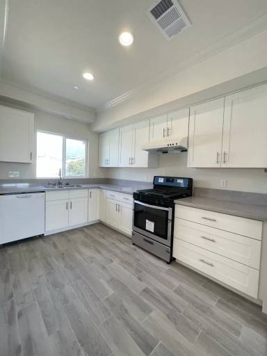 Main picture of 820 N Soldano Ave