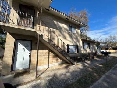 Main picture of 2150 Saxon St