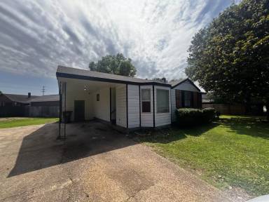 Main picture of 1023 Mendenhall Cv