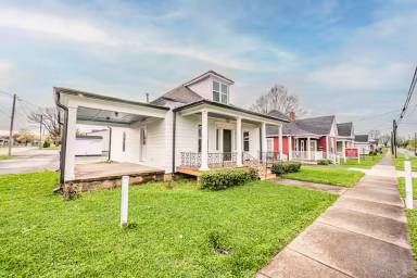 Main picture of 301 N College St