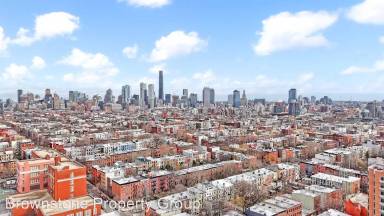 Main picture of 44 W 9th St