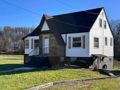 Main picture of 499 Bridge St