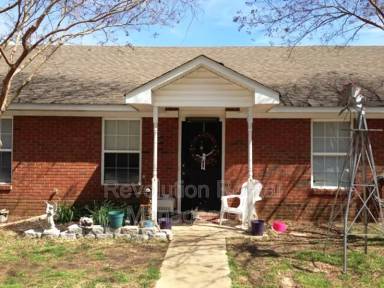 Main picture of 733 Stallings Rd