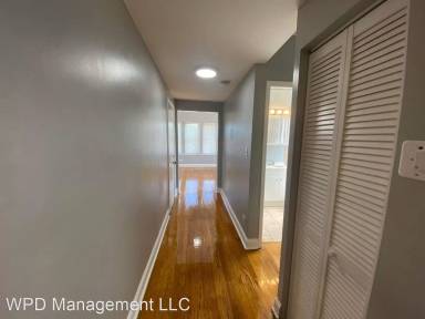 Main picture of 3432 W Franklin Blvd