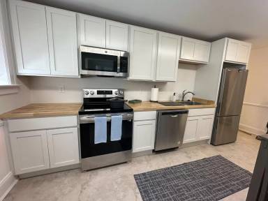 Main picture of 2804 S Moreland Blvd
